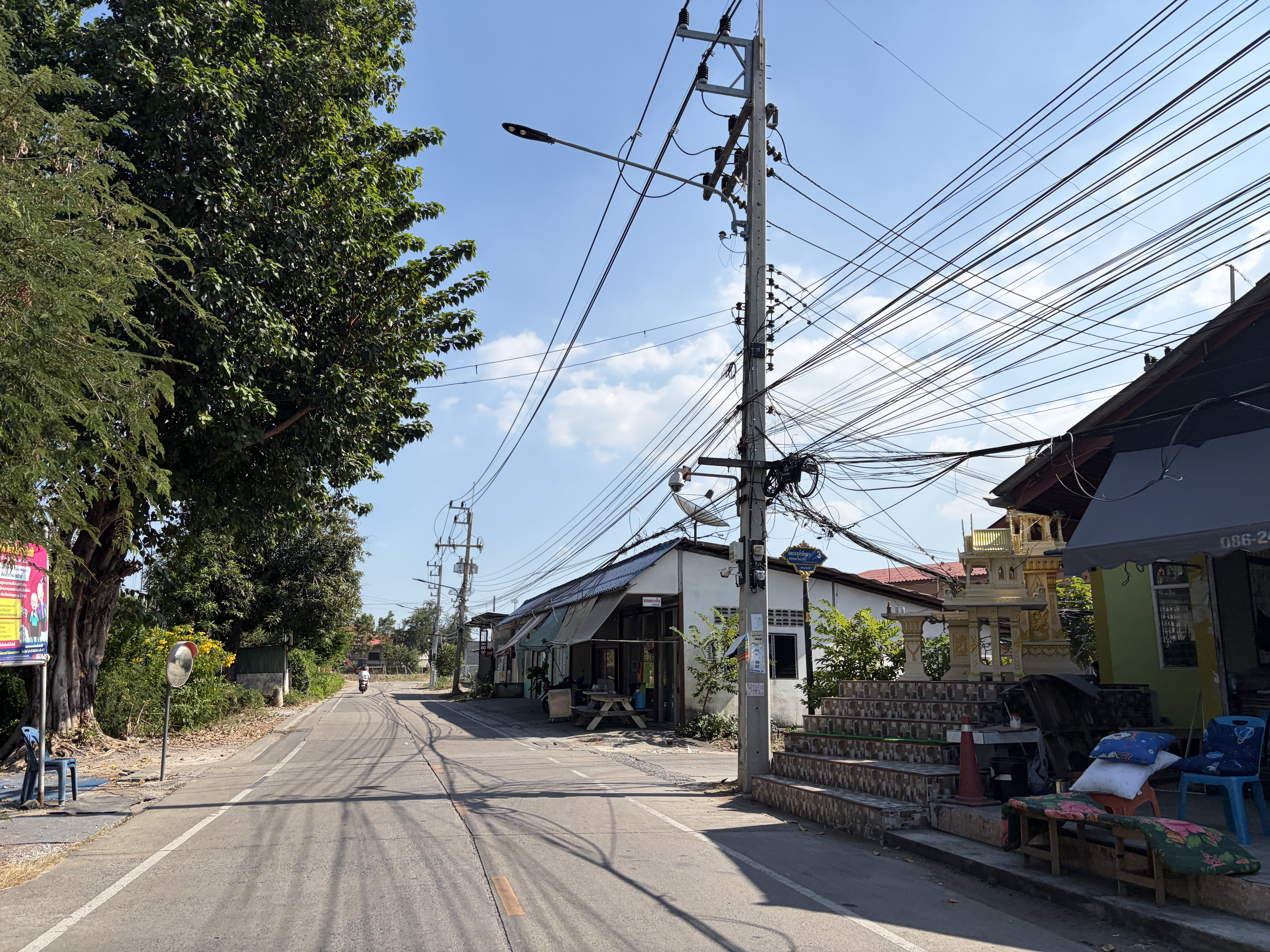 ทาวน์เฮ้าส์ ถนนประตูน้ำเชียงราก ปทุมธานี