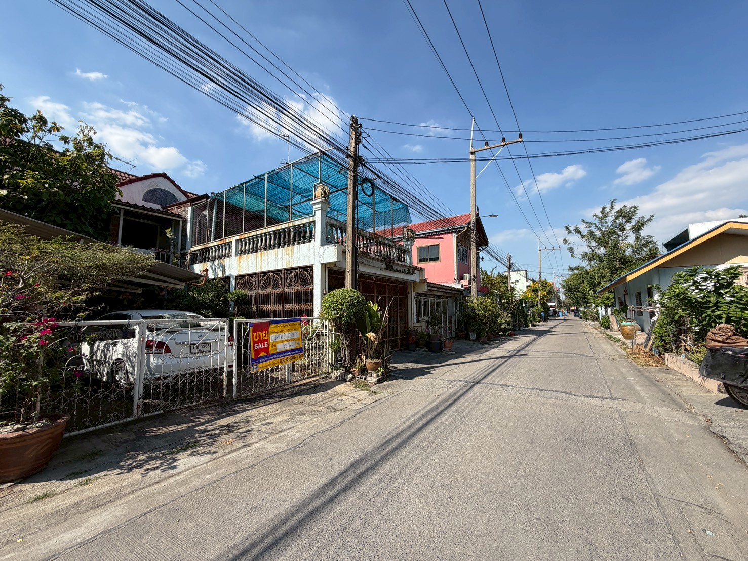 ทาวน์เฮ้าส์ ถนนประตูน้ำเชียงราก ปทุมธานี