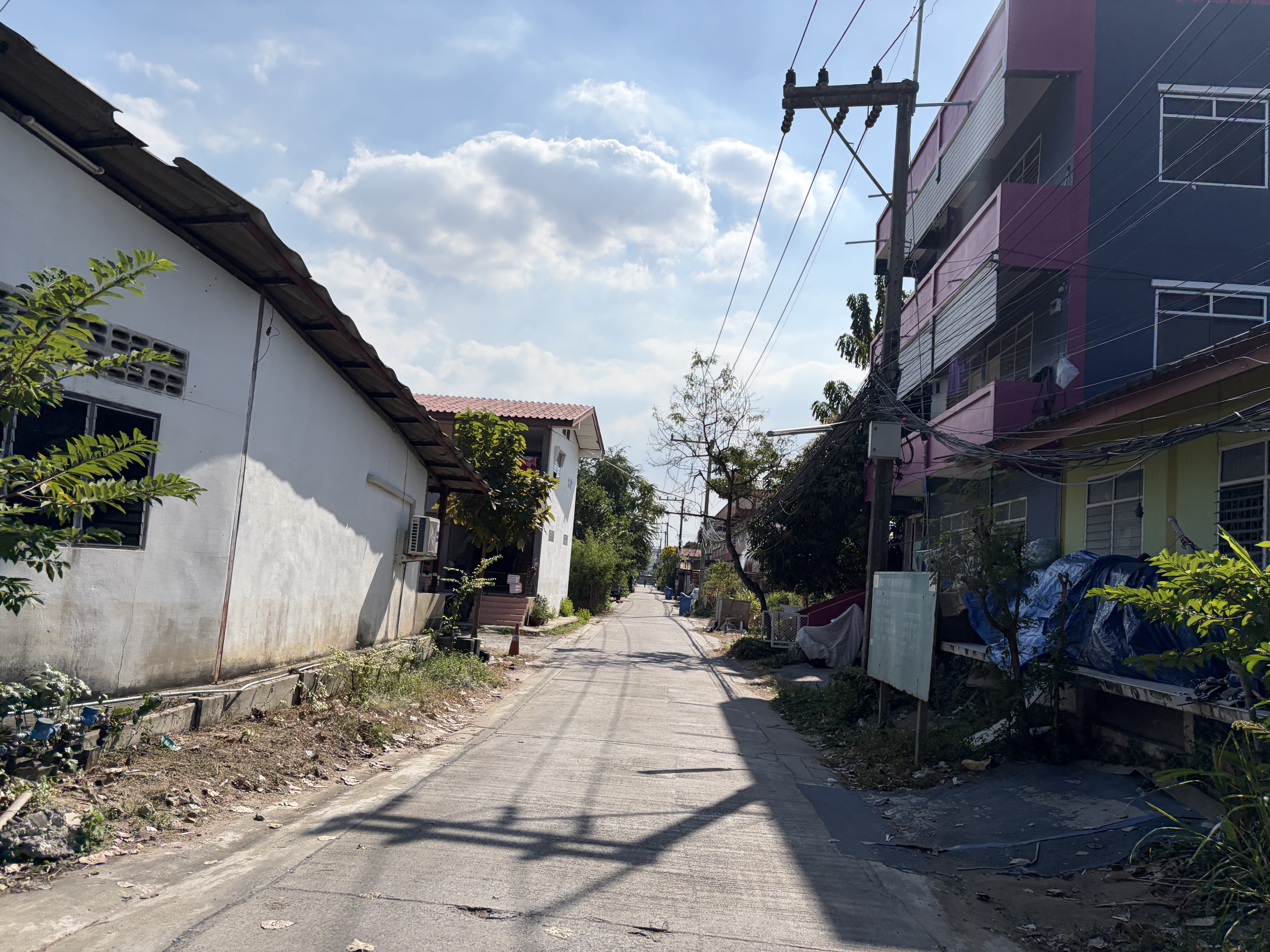 ทาวน์เฮ้าส์ ถนนประตูน้ำเชียงราก ปทุมธานี