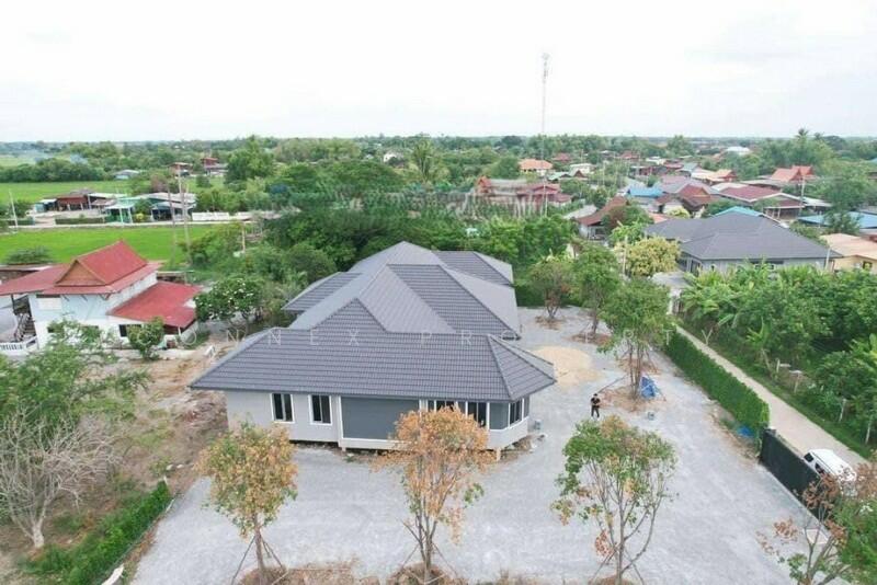 Land with buildings ที่ดินพร้อมสิ่งปลูกสร้าง, Suphan Buri