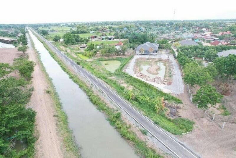 Land with buildings ที่ดินพร้อมสิ่งปลูกสร้าง, Suphan Buri