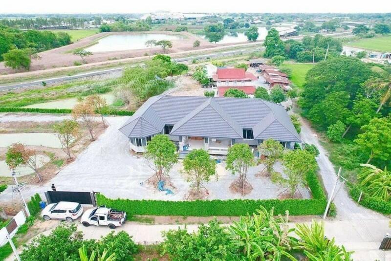 Land with buildings ที่ดินพร้อมสิ่งปลูกสร้าง, Suphan Buri