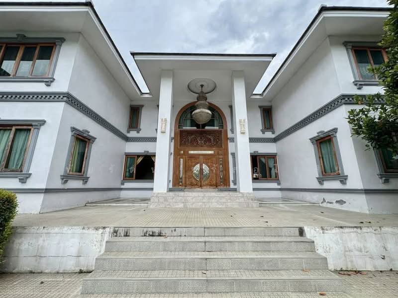 Luxury Colonial Estate with Private Candle Factory Business, Hang Dong, Chiang Mai., chiang-mai