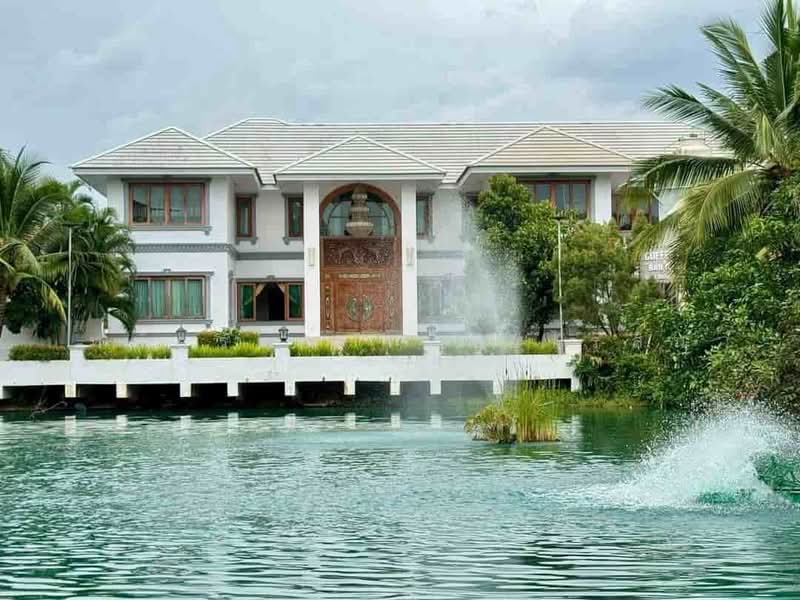 Luxury Colonial Estate with Private Candle Factory Business, Hang Dong, Chiang Mai., chiang-mai