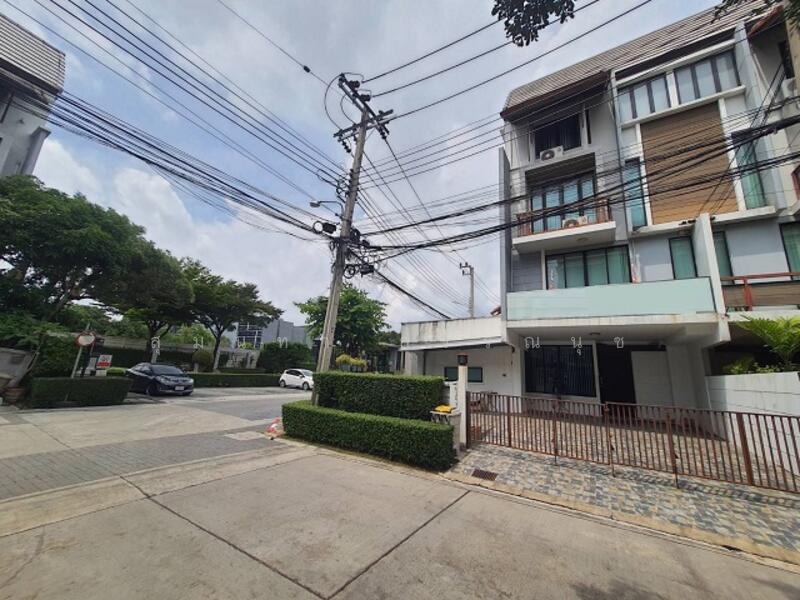 Areeya Mandarina Sukhumvit 77, Bangkok