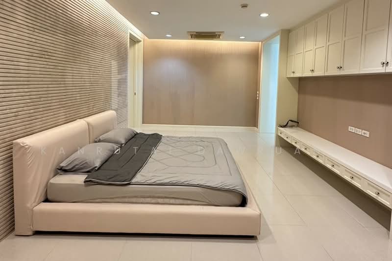 Baan Sathorn Chao Phraya, Bangkok