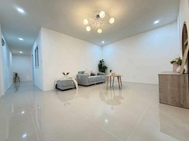 Minimalist townhome for sale in Rung Amorn Villa, Sriracha., Chon Buri (Pattaya)
