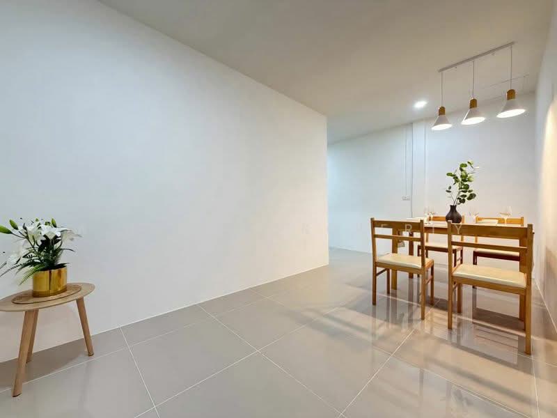 Minimalist townhome for sale in Rung Amorn Villa, Sriracha., Chon Buri (Pattaya)