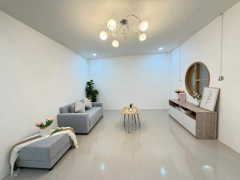 Minimalist townhome for sale in Rung Amorn Villa, Sriracha., Chon Buri (Pattaya)