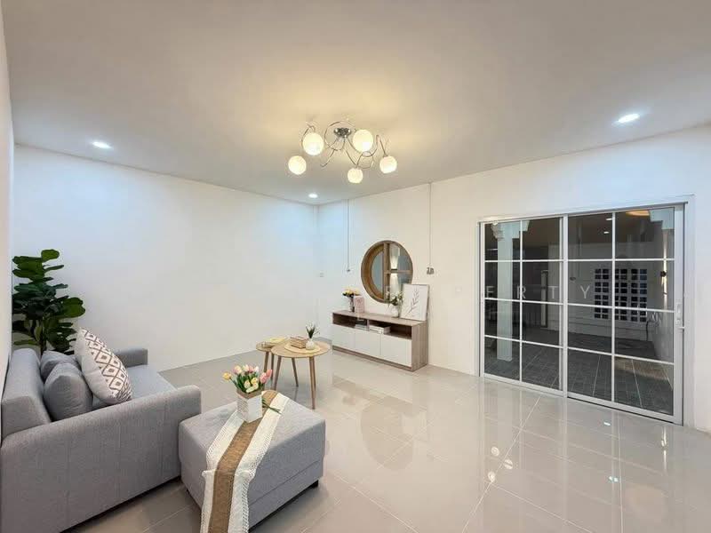 Minimalist townhome for sale in Rung Amorn Villa, Sriracha., Chon Buri (Pattaya)