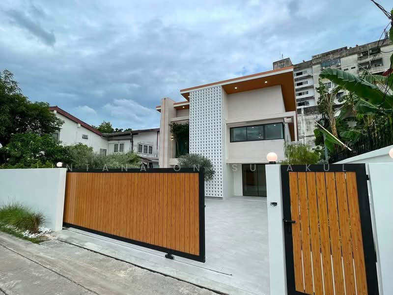 34/195 Chokchai 4 Soi 36 Yaek 2-4, Lat Phrao Sub-district, Lat Phrao District, Bangkok 10230, Bangkok