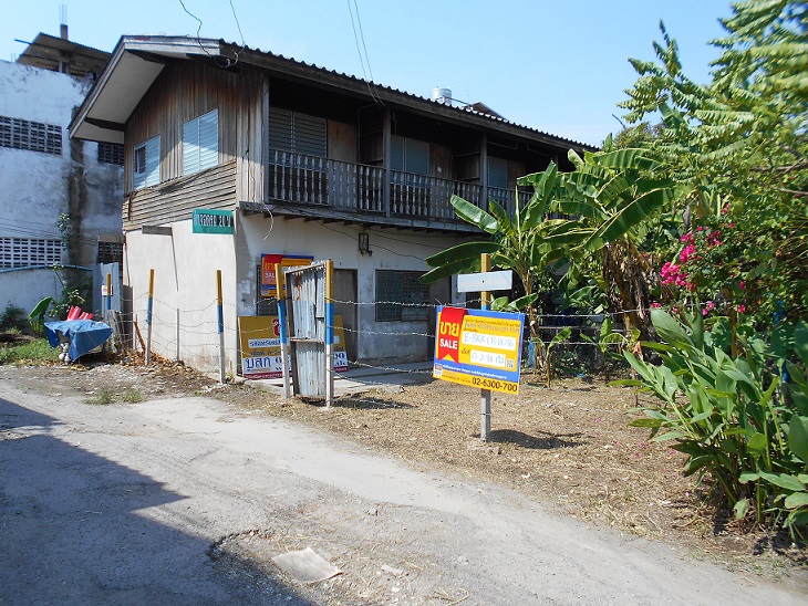 Commercial Building in Bang Sue