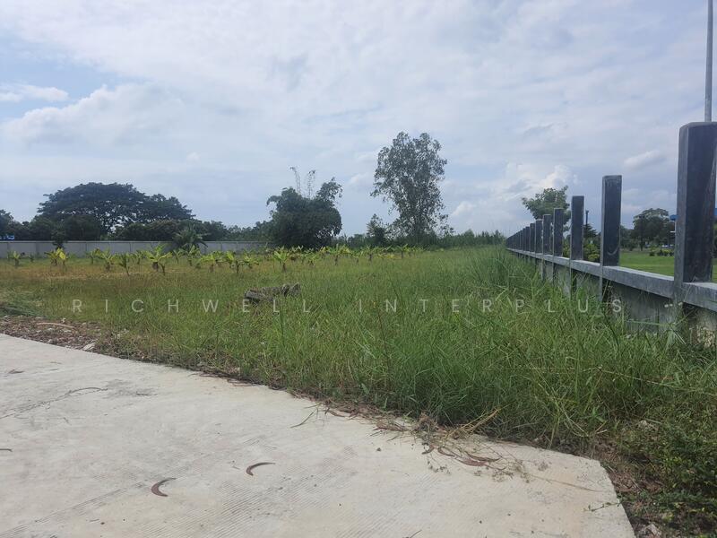 Land for sale in Takhan, 2 rai, already filled, next to a concrete road,, Rayong