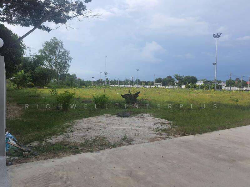 Land for sale in Takhan, 2 rai, already filled, next to a concrete road,, Rayong
