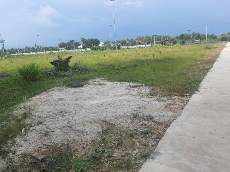 Land for sale in Takhan, 2 rai, already filled, next to a concrete road,, Rayong