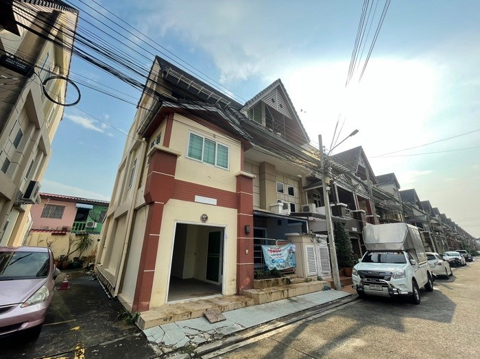 Townhouse Merit Place Phase 2 Wang Thonglang Bangkok