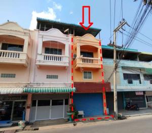 Commercial House Phl Khon Kaen
For Sale: Commercial House in Khon Kaen Province
- 2 storeys, 3 bedrooms, 2 bathrooms
- Total living area: 120 square meters
- Located in a quiet neighborhood, close to Khon Kaen University
- Easy access to Khon Kaen city center and IPS Khon Kaen Hospital
- Suitable for office, shop, or residential use
- Price: 1,800,000 THB