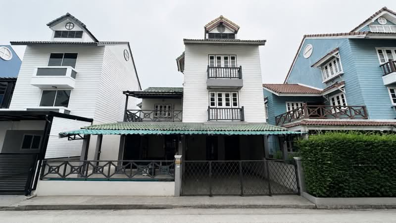 Rom Mai 1 Village, Bangkok