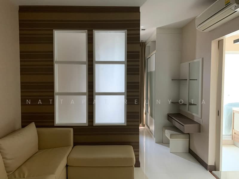 Ivy Sathorn 10, Bangkok