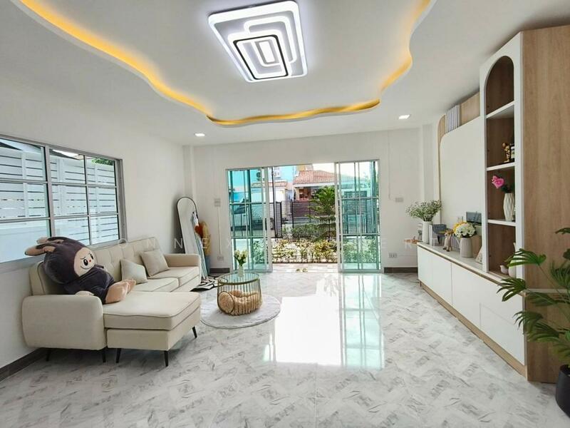คาซาลีน่า นิมิตรใหม่ – มีนบุรี, Bangkok