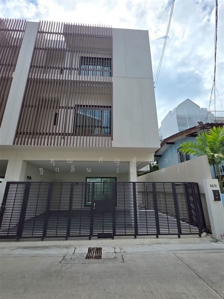 ทาวน์เฮ้าส์ 3 ชั้น 24.4 ตร.ว. ทาวน์เฮ้าส์ ซอยวชิรธรรมสาธิต42 ถนนสุขุมวิท101/1, Bangkok