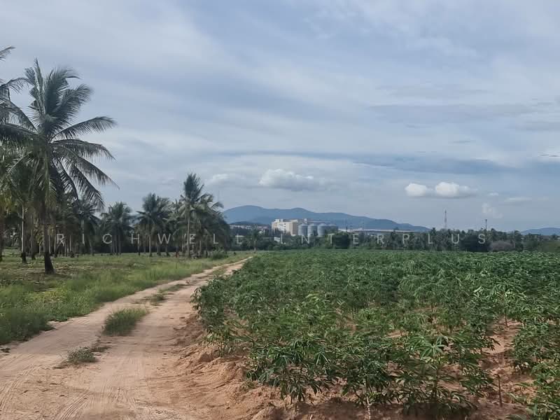 Purple land for sale, 4 rai, Huai Prab - Map Yang Phon, suitable for building a dormitory,, Rayong