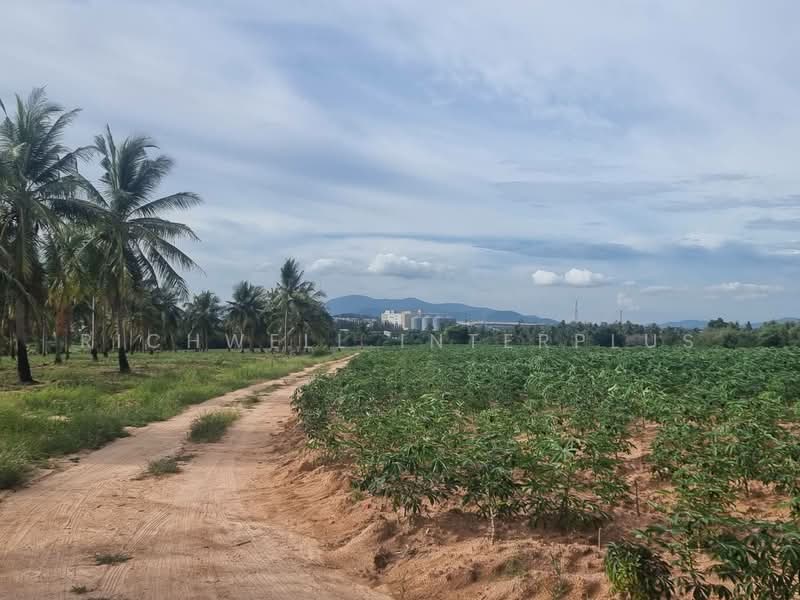 Purple land for sale, 4 rai, Huai Prab - Map Yang Phon, suitable for building a dormitory,, Rayong