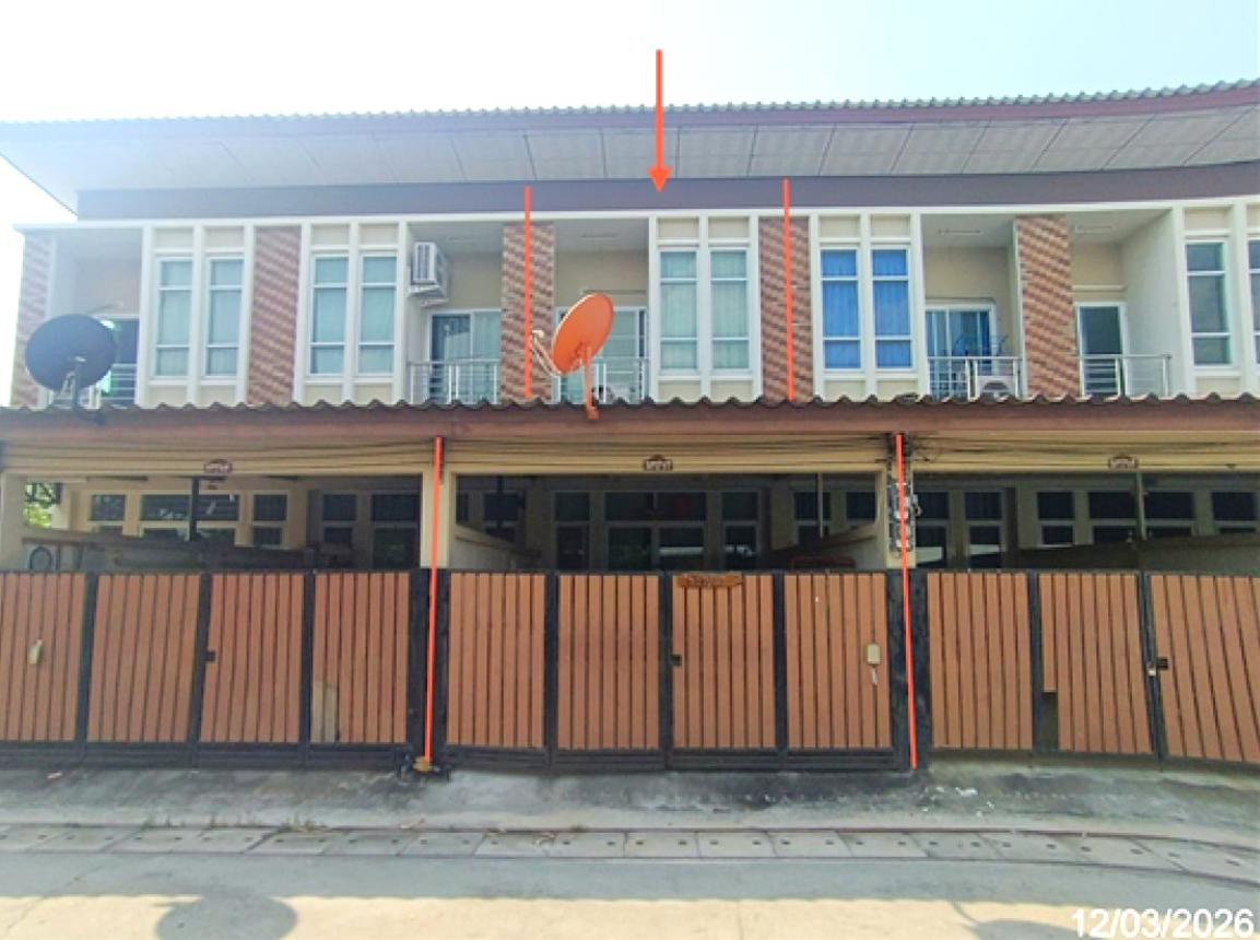 For Sale: Townhouse in Mae Sot, Tak Province
This 2-storey townhouse is located in a quiet neighborhood of Mae Sot, a charming town in northern Thailand's Tak Province. The property features 3 spacious bedrooms, 2 modern bathrooms, and a large living area perfect for relaxation. The townhouse also comes with a fully equipped kitchen and a private balcony offering stunning views of the surrounding countryside.
The property is situated within walking distance to local shops, restaurants, and amenities, making it an ideal choice for those who want to experience the authentic Thai lifestyle. Mae Sot is a popular destination for expats and