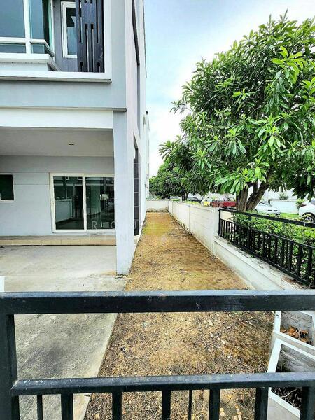 3-BR Townhouse, Bangkok