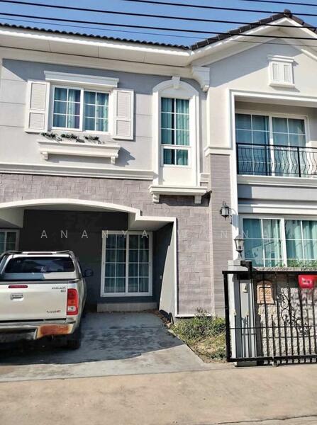 4-BR Semi-detached House, Bangkok