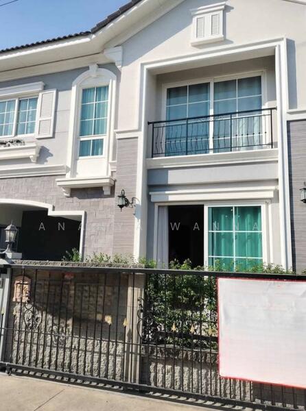 4-BR Semi-detached House, Bangkok