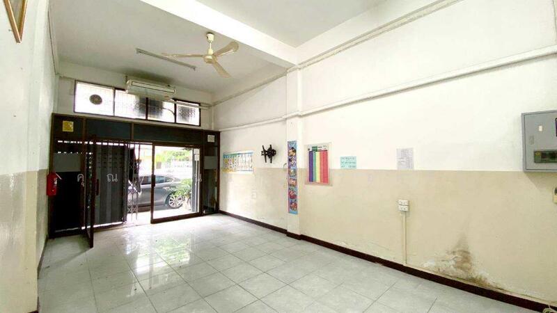 อาคารพาณิชย์ 4 ชั้น ซอยติวานนท์ 38 ใกล้รถไฟฟ้าสายสีชมพู, Nonthaburi