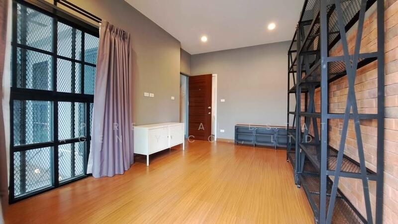บ้านเดี่ยว 3 ชั้น ใกล้ BTS ทองหล่อ 3 นาที, Bangkok