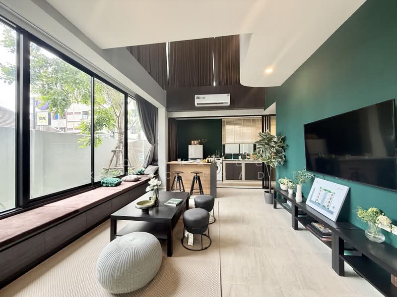 BRITLOFT LADPRAO CHOKCHAI4, Bangkok
