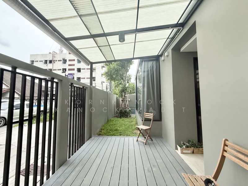 BRITLOFT LADPRAO CHOKCHAI4, Bangkok