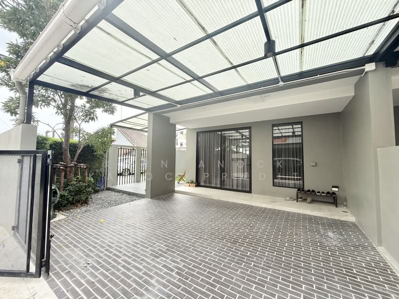 BRITLOFT LADPRAO CHOKCHAI4, Bangkok