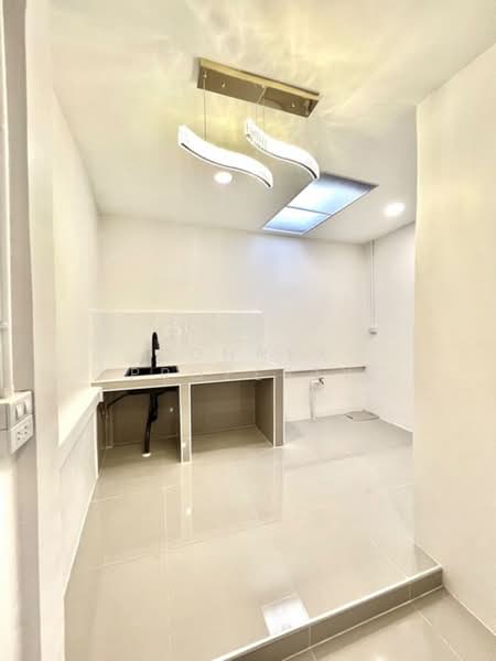 Burapha 24, Bangkok
