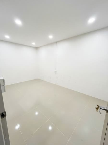 Burapha 24, Bangkok