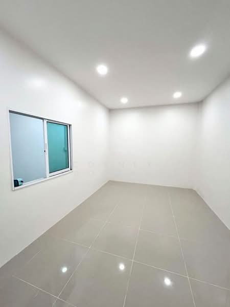 Burapha 24, Bangkok