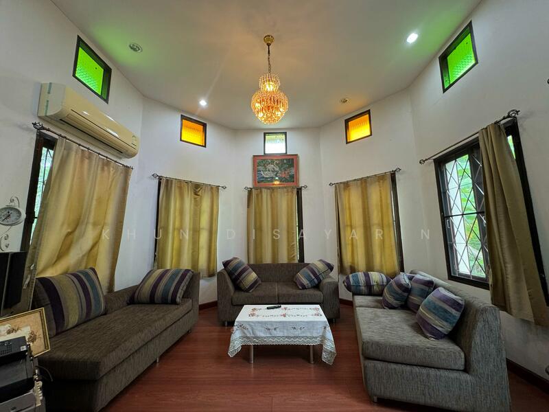 Waterfront Home on Damnoen Saduak Canal, Ratchaburi