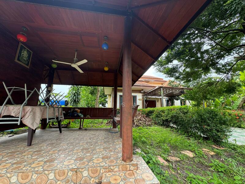 Waterfront Home on Damnoen Saduak Canal, Ratchaburi
