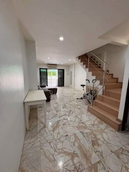 Two-story townhouse, Soi Ramintra 40 (Intersection 8), Bangkok