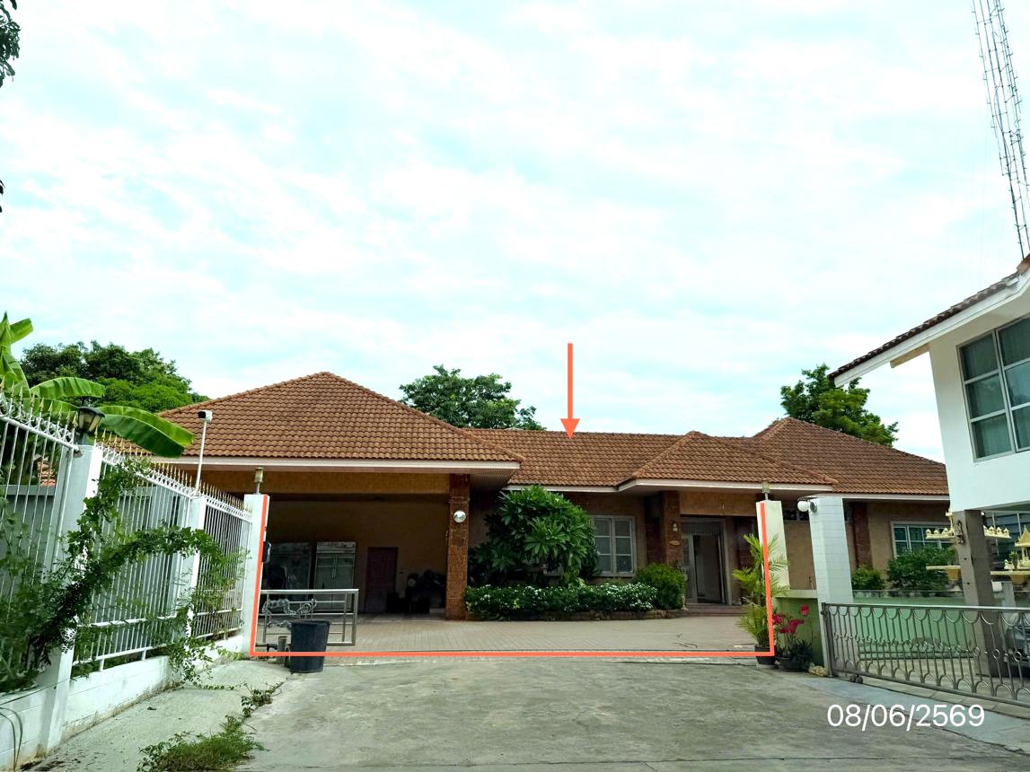 Single-Family Home in Bang Lamung, Chonburi