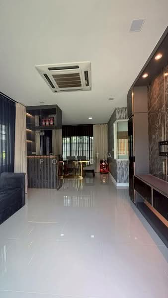 Golden Neo Bangkhae, Bangkok