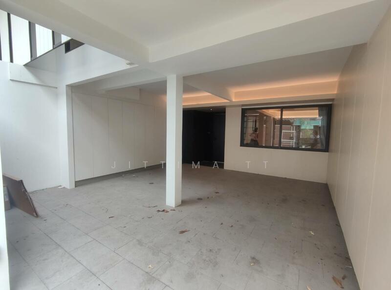 House for sale, sukhumvit 71 , predi pranomyong 14, near international school, ready to move in, Bangkok