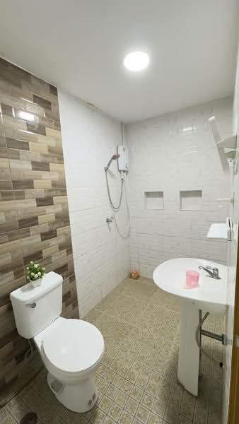 Krung Thong Sai Mai 33, Bangkok
