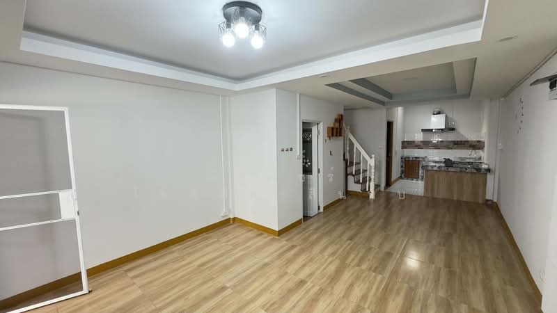 Krung Thong Sai Mai 33, Bangkok