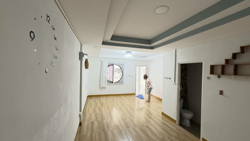 Krung Thong Sai Mai 33, Bangkok