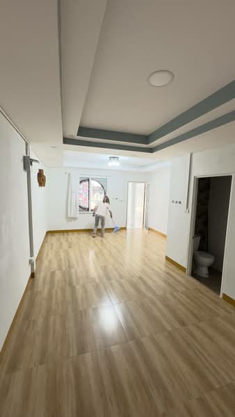 Krung Thong Sai Mai 33, Bangkok