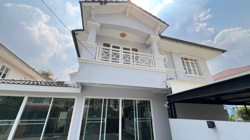 Nantawan Ramintra-Watcharaphon, Bangkok